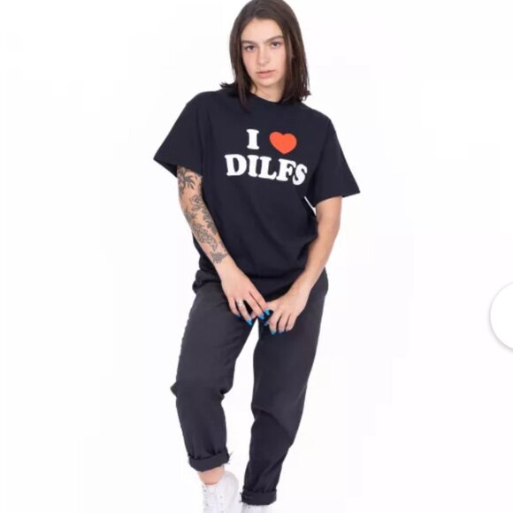 Spencer's Exclusive Official I Heart DILFS Logo Funny Black Tee Unisex Sz Small - Picture 2 of 12